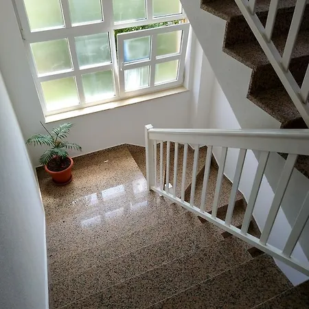 Regina Mundi 3*